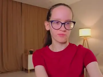 Lynettebails  live sex cam