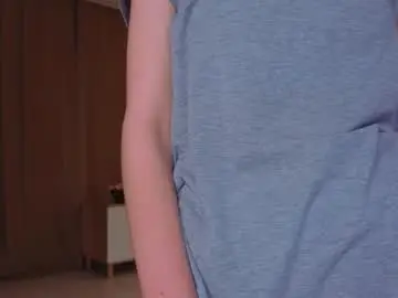 Lynettebails  live sex cam