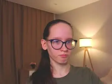 Lynettebails  live sex cam