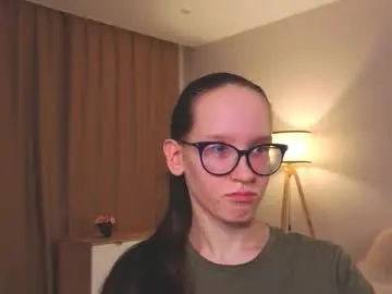 Lynettebails  live sex cam