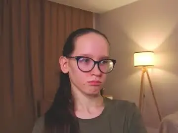 Lynettebails  live sex cam