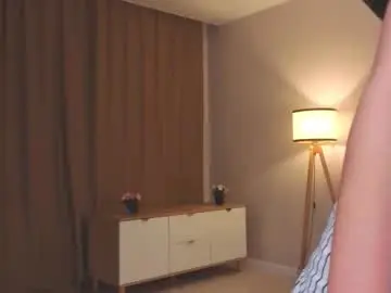 Lynettebails  live sex cam