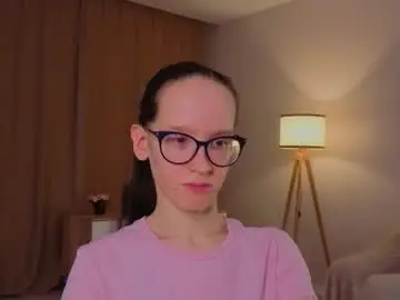 Lynettebails  live sex cam