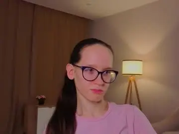 Lynettebails  live sex cam