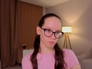 Lynettebails  live sex cam