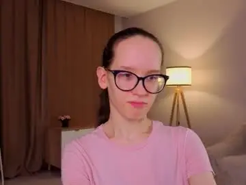 Lynettebails  live sex cam