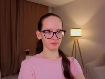 Lynettebails  live sex cam