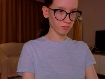 Lynettebails  live sex cam