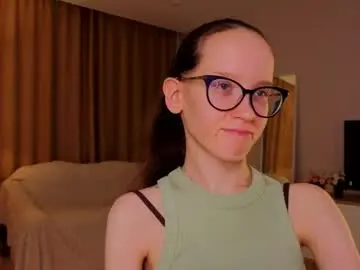 Lynettebails  live sex cam