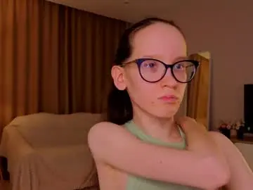 Lynettebails  live sex cam