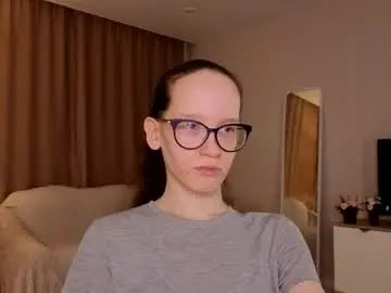 Lynettebails  live sex cam