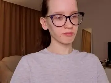 Lynettebails  live sex cam