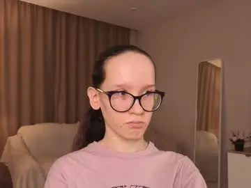 Lynettebails  live sex cam