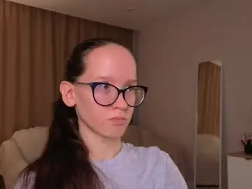 Lynettebails  live sex cam