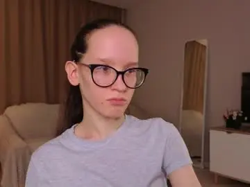 Lynettebails  live sex cam