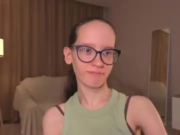 Lynettebails  live sex cam