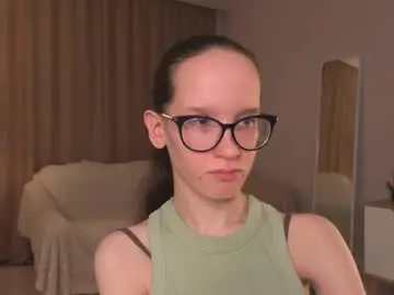 Lynettebails  live sex cam