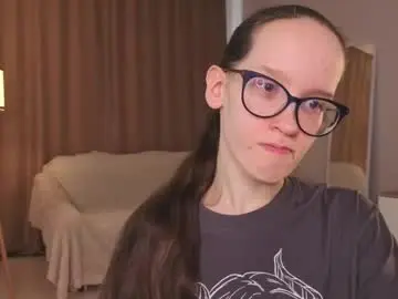 Lynettebails  live sex cam