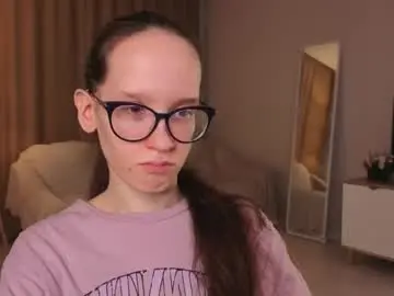 Lynettebails  live sex cam