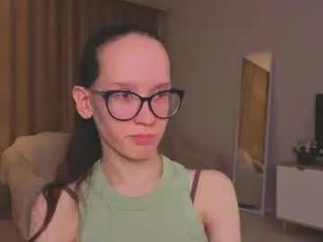 Lynettebails  live sex cam
