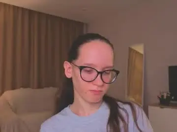 Lynettebails  live sex cam