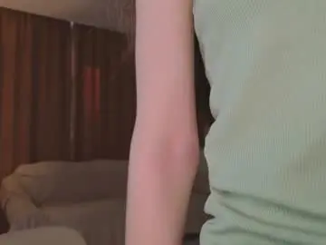 Lynettebails  live sex cam