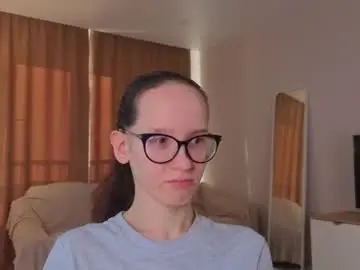 Lynettebails  live sex cam
