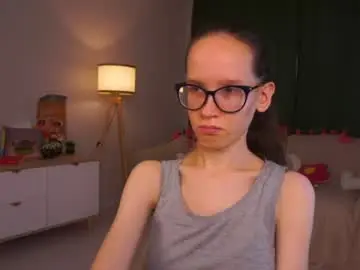 Lynettebails  live sex cam