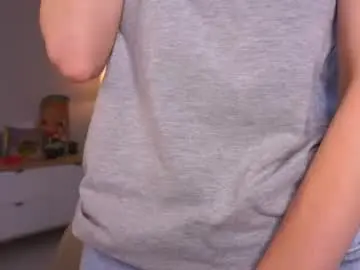 Lynettebails  live sex cam