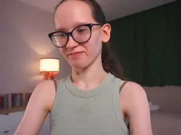 Lynettebails  live sex cam