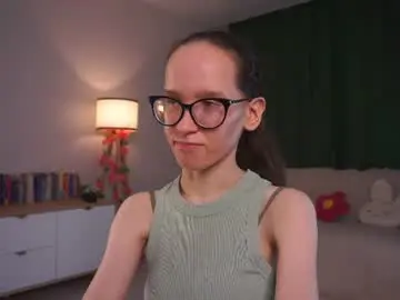Lynettebails  live sex cam