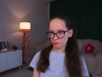 Lynettebails  live sex cam