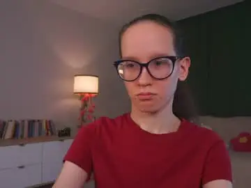 Lynettebails  live sex cam