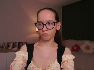 Lynettebails  live sex cam