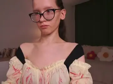 Lynettebails  live sex cam