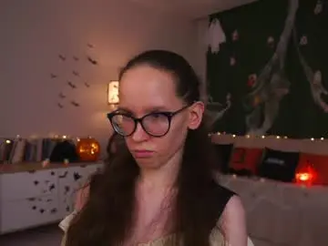 Lynettebails  live sex cam