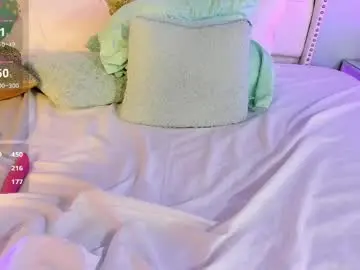 Milkavelvett  live sex cam