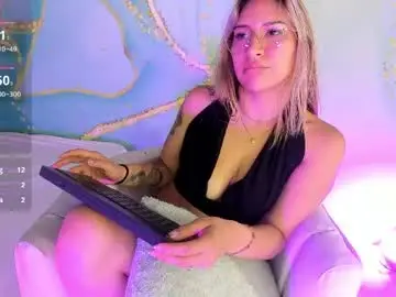 Milkavelvett  live sex cam