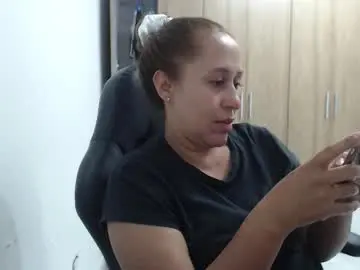 Roxanalove7  live sex cam