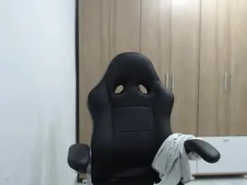 Roxanalove7  live sex cam