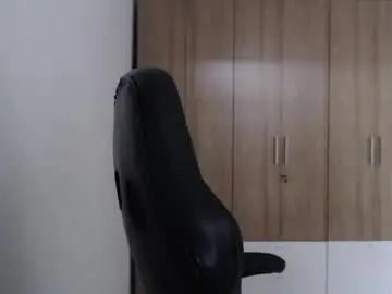 Roxanalove7  live sex cam
