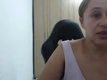 Roxanalove7  live sex cam