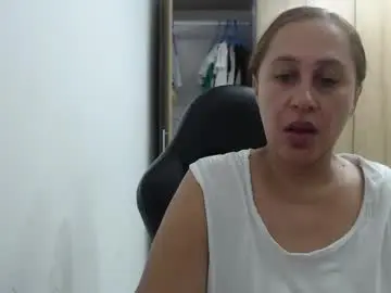 Roxanalove7  live sex cam