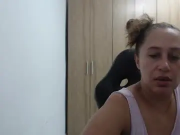 Roxanalove7  live sex cam