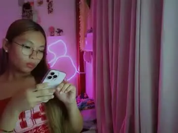 Asianhottiesttamira  live sex cam