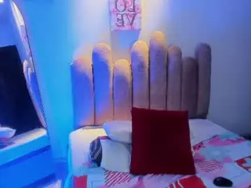 Chloemilly2  live sex cam