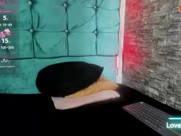 Cloe66  live sex cam