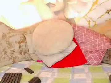 Nylaroyale_cr  live sex cam