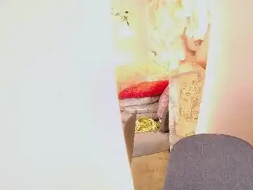 Nylaroyale_cr  live sex cam