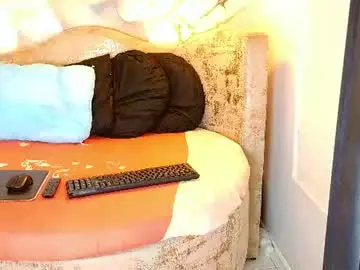 Nylaroyale_cr  live sex cam